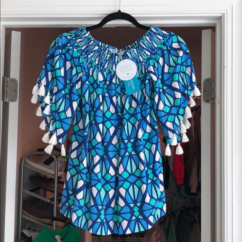 Ladies boutique top, size L with tags